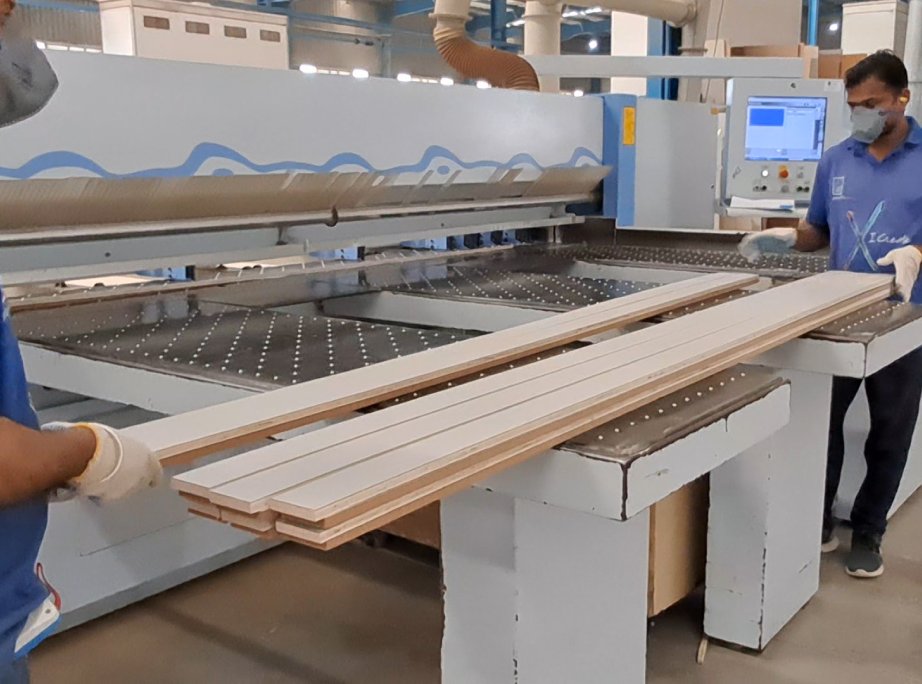 Automated Edge-banding: Cabinet in 120 minutes!
All 4 side 4 times faster